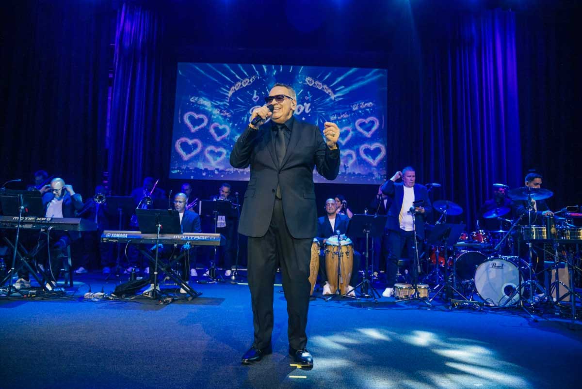 Fans at a Tito Nieves concert